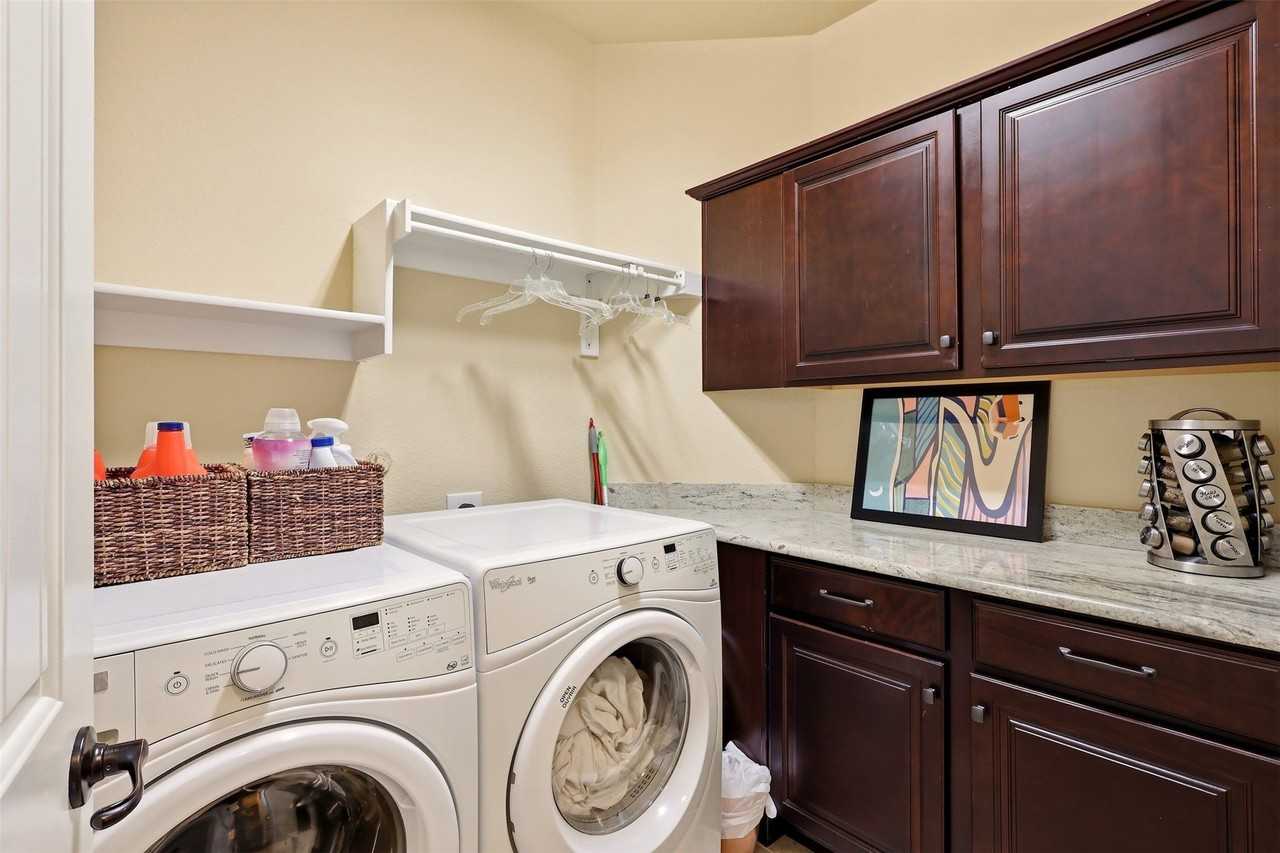 917 Navasota Trl - Photo 7 of 21