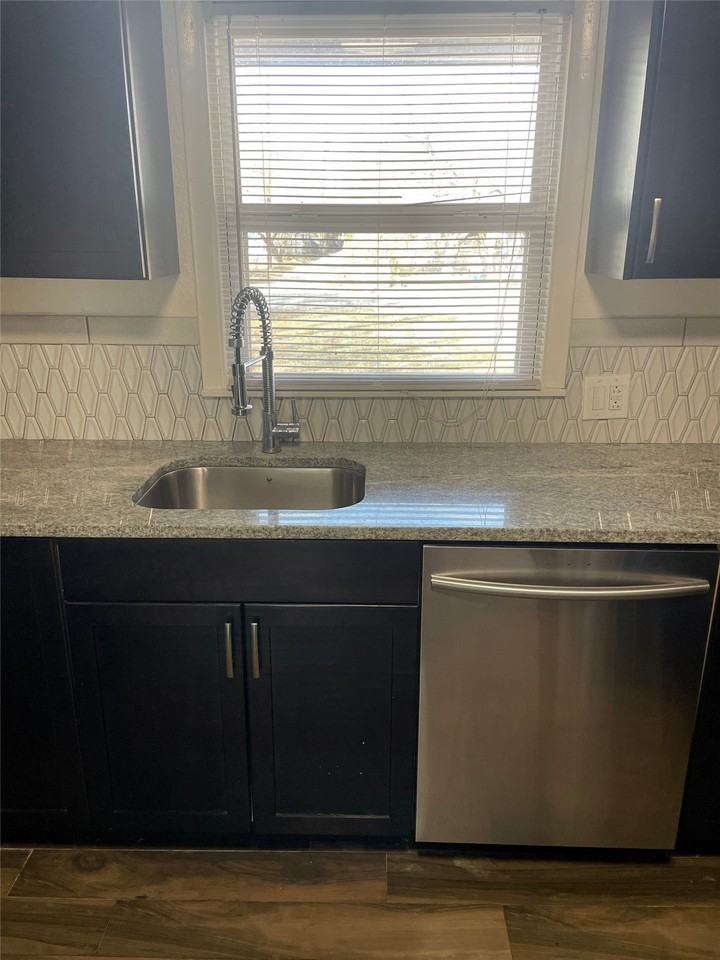 3157 S 10th St - Photo 4 of 13