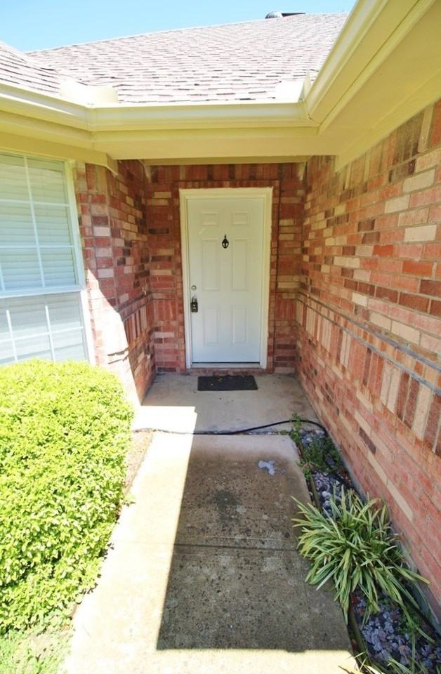 809 Foxwood Ln - Photo 2 of 25