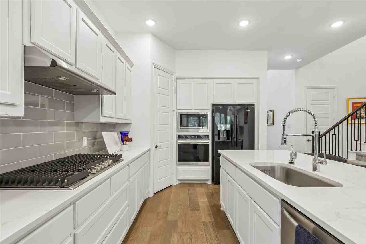 1853 Celebration Ln - Photo 6 of 40