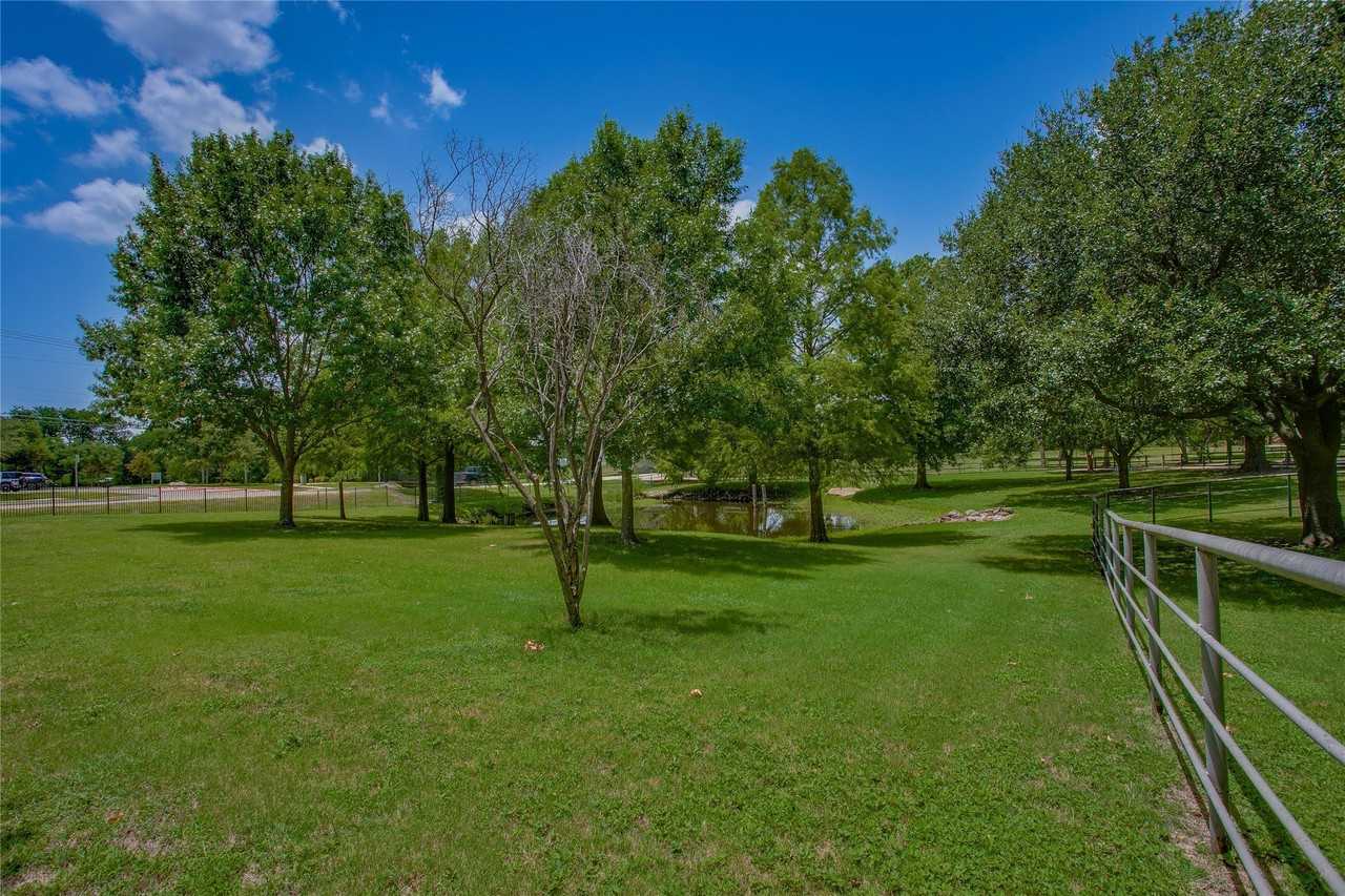 365 E Tripp Rd - Photo 3 of 39