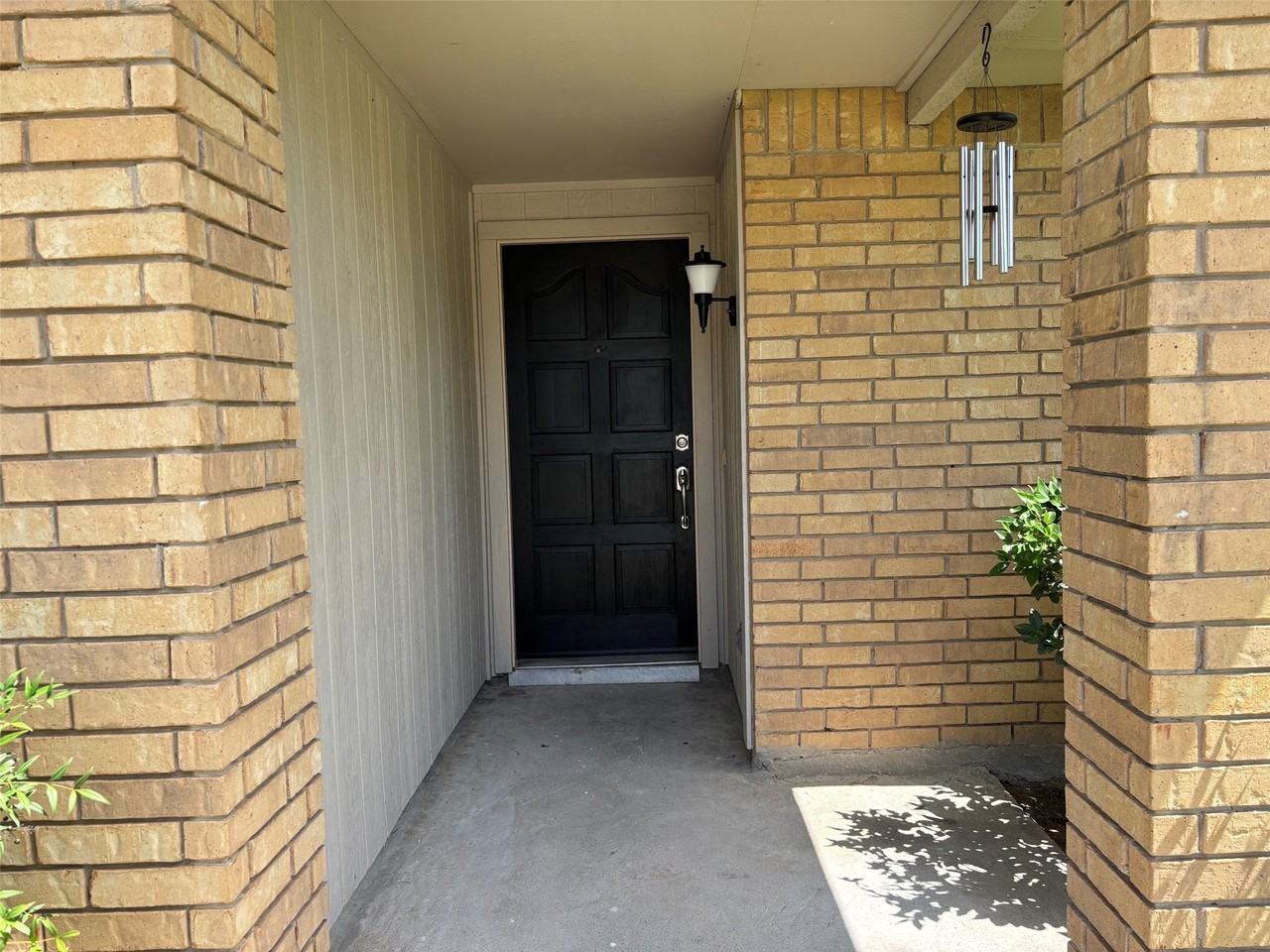 522 Woodhurst Dr - Photo 2 of 17
