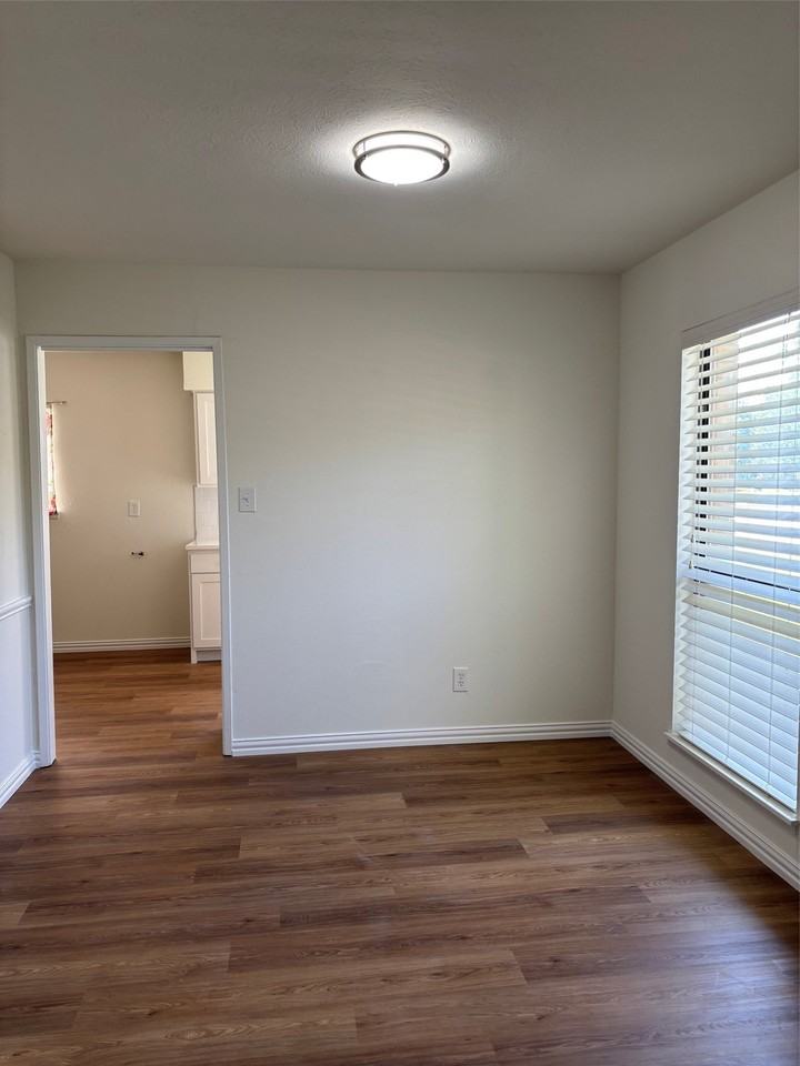 522 Woodhurst Dr - Photo 3 of 17