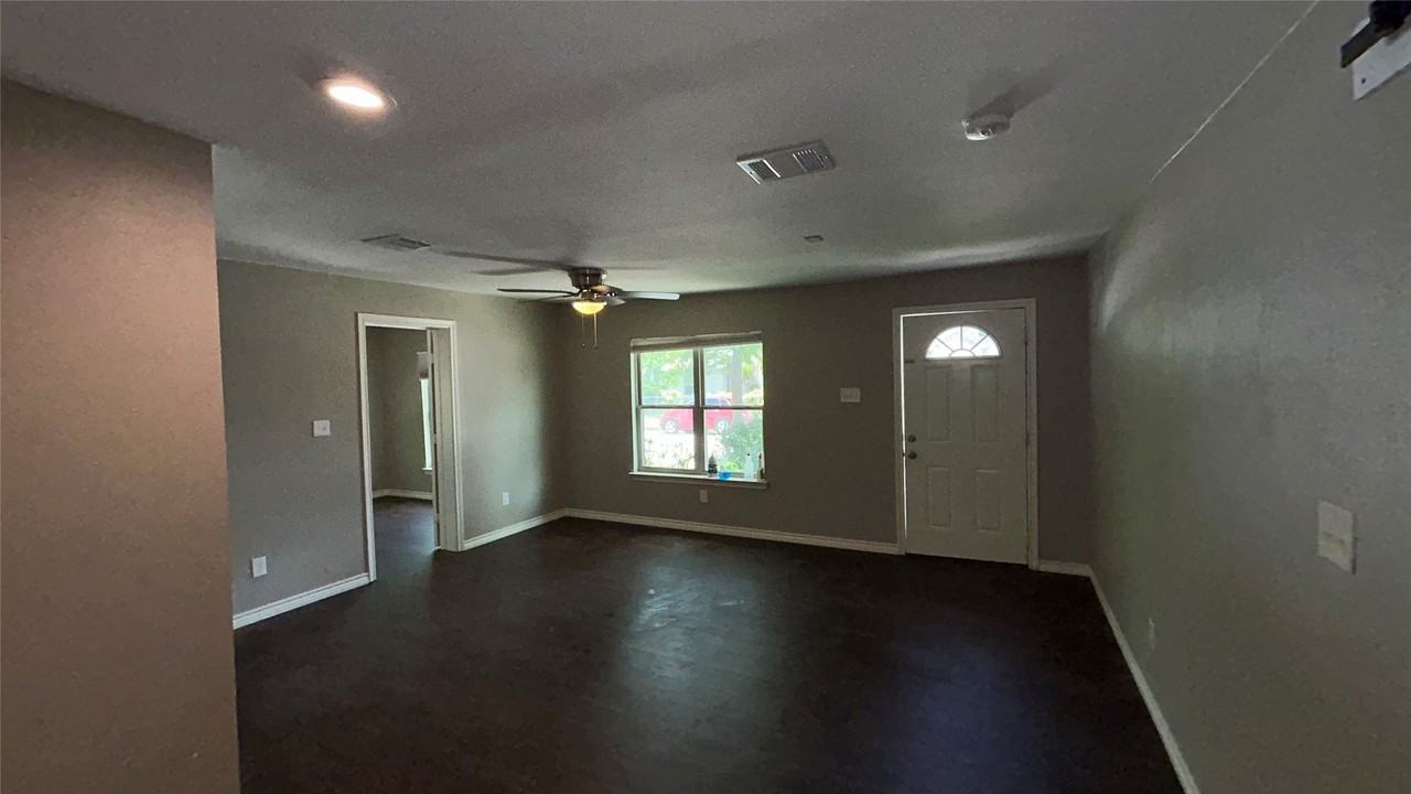 2816 Gordon Ave - Photo 4 of 25