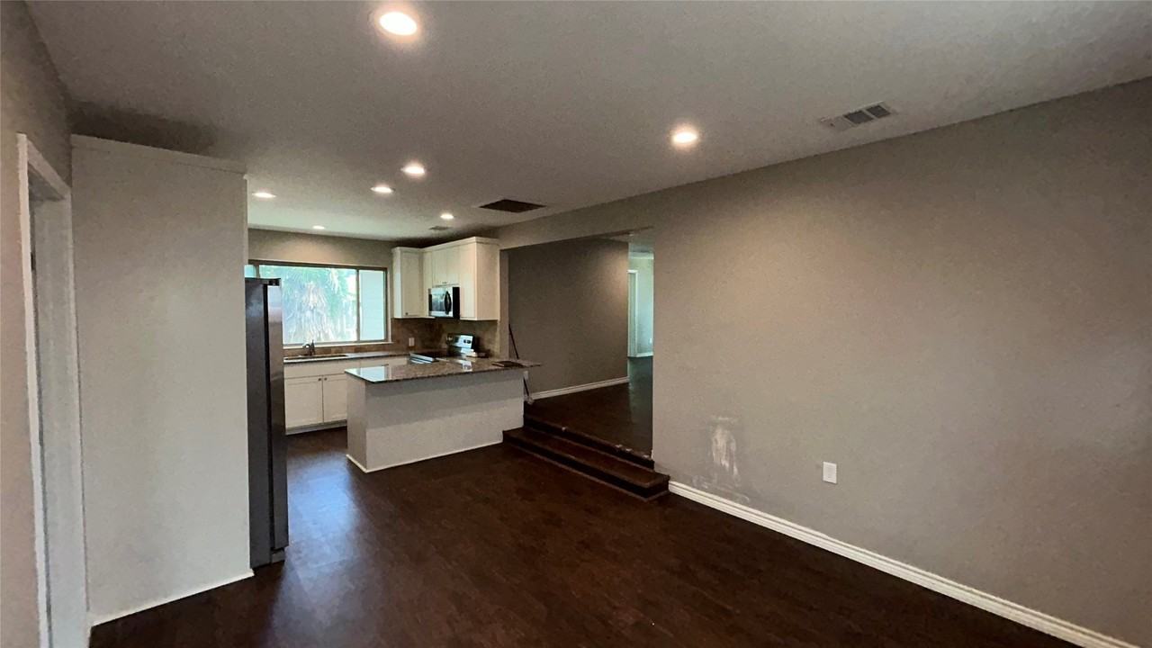 2816 Gordon Ave - Photo 5 of 25