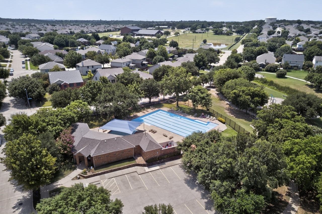 4184 Capstone Dr - Photo 4 of 39