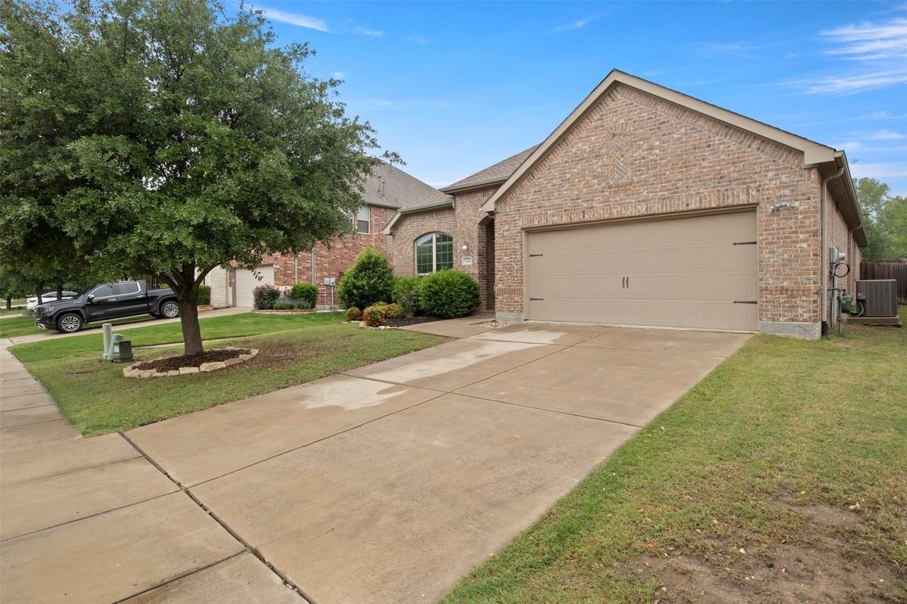 5424 Grove Cove Dr - Photo 2 of 33