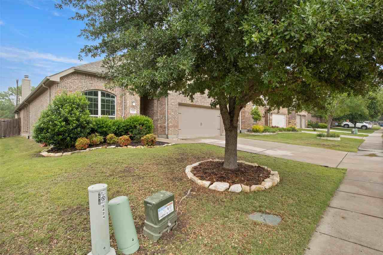 5424 Grove Cove Dr - Photo 3 of 33