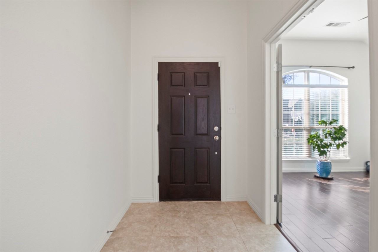 5424 Grove Cove Dr - Photo 4 of 33