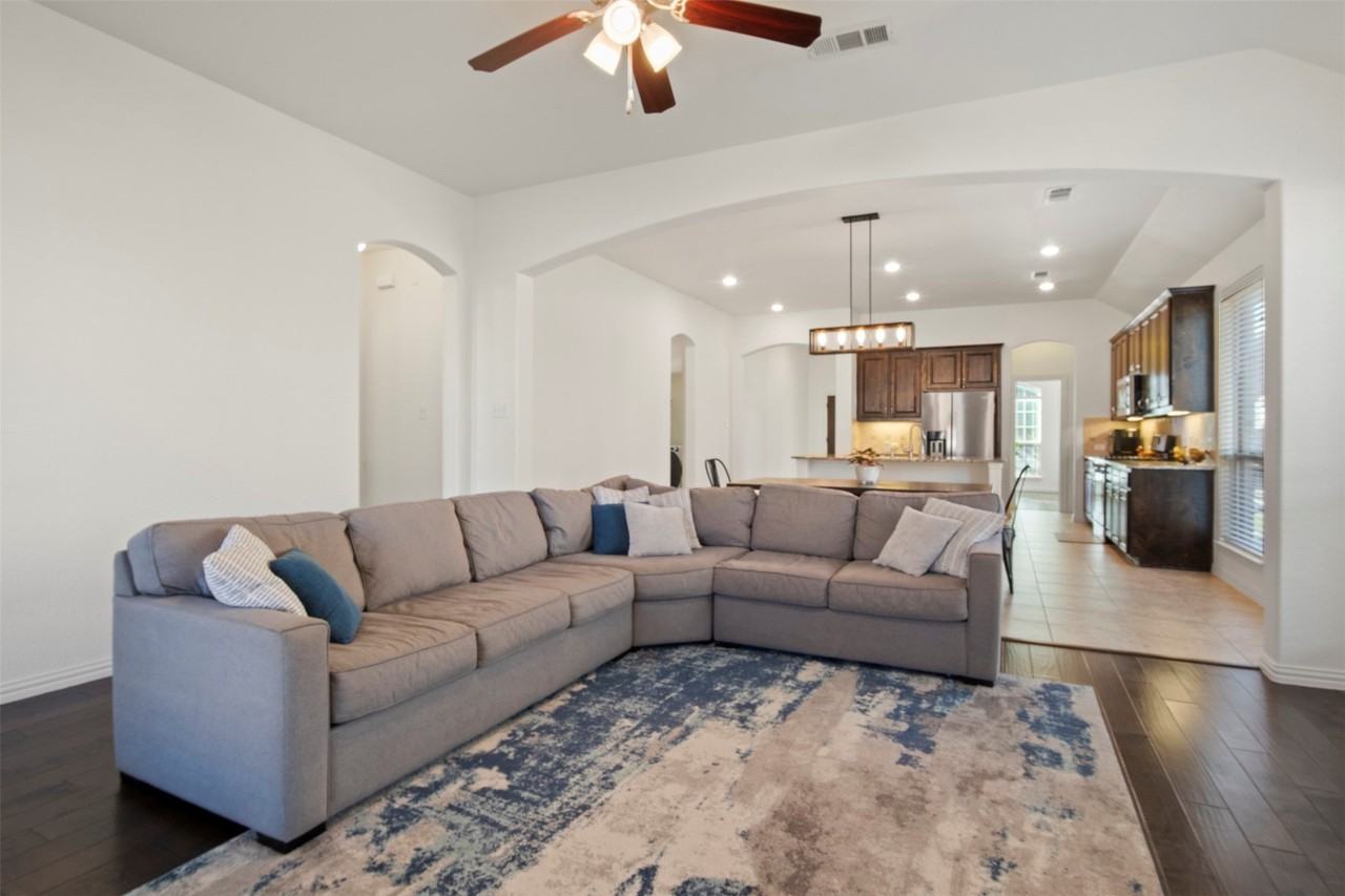 5424 Grove Cove Dr - Photo 5 of 33