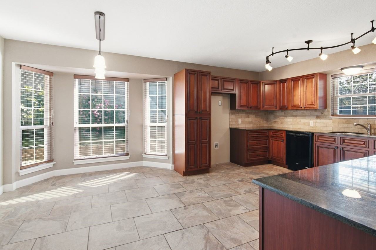 2502 Cranberry Ln - Photo 7 of 29