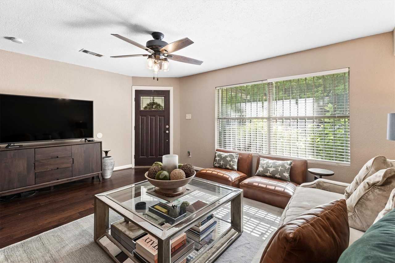 1130 S Montreal Ave - Photo 3 of 18