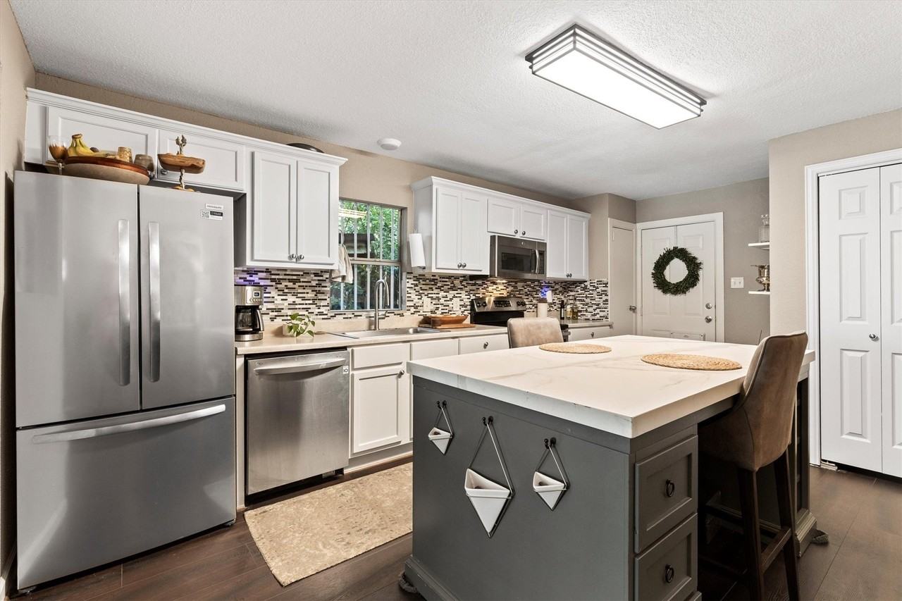1130 S Montreal Ave - Photo 6 of 18