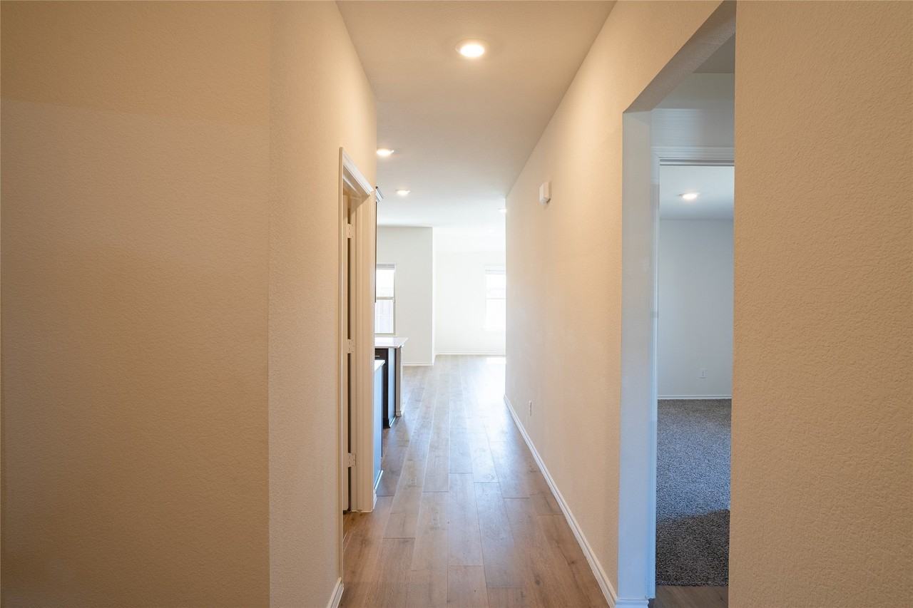 1833 Pecan Valley Dr - Photo 4 of 28
