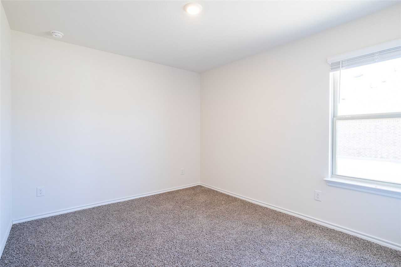1833 Pecan Valley Dr - Photo 5 of 28
