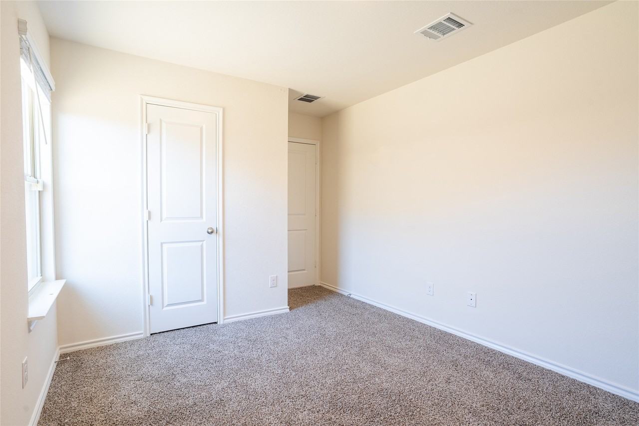 1833 Pecan Valley Dr - Photo 7 of 28