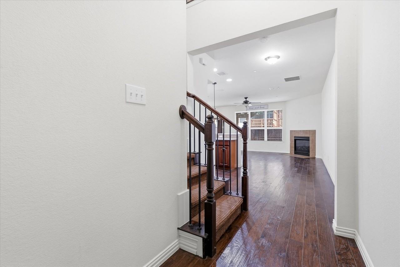 2649 Jacobson Dr - Photo 4 of 36