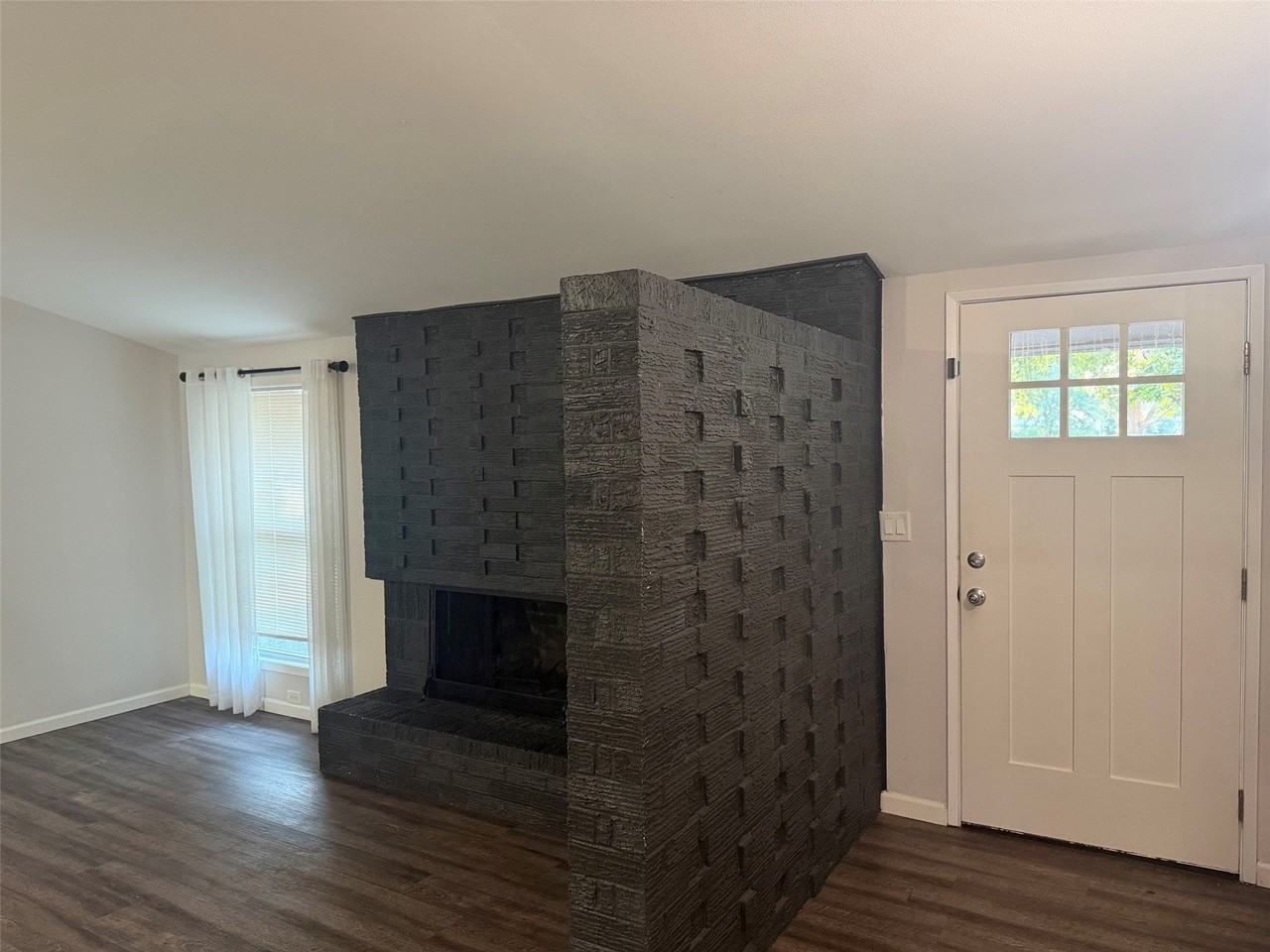 1301 N Waterview Dr - Photo 2 of 16