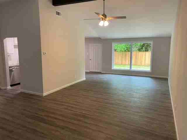 1301 N Waterview Dr - Photo 3 of 16