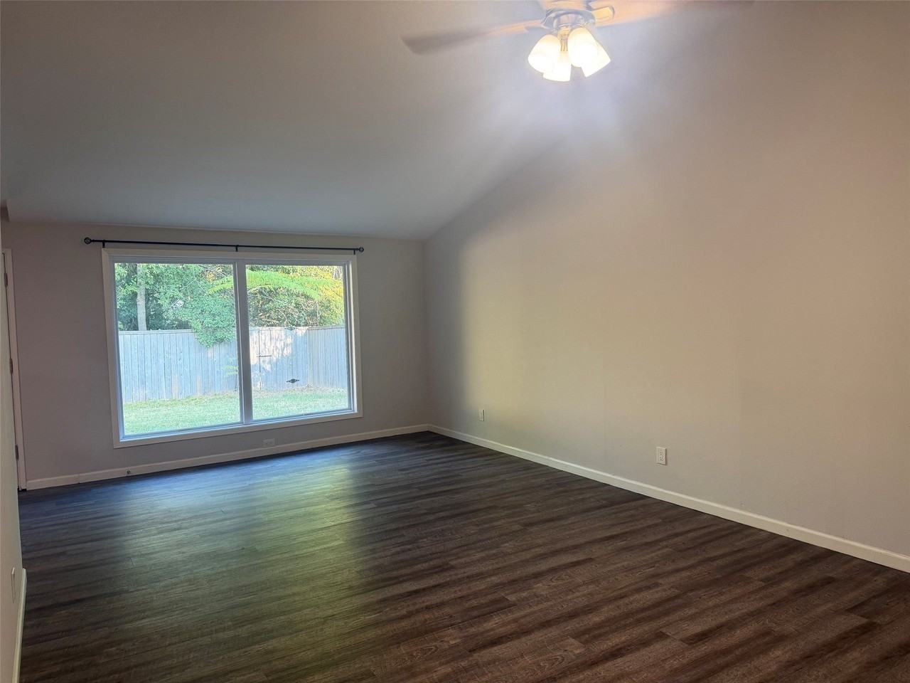1301 N Waterview Dr - Photo 4 of 16