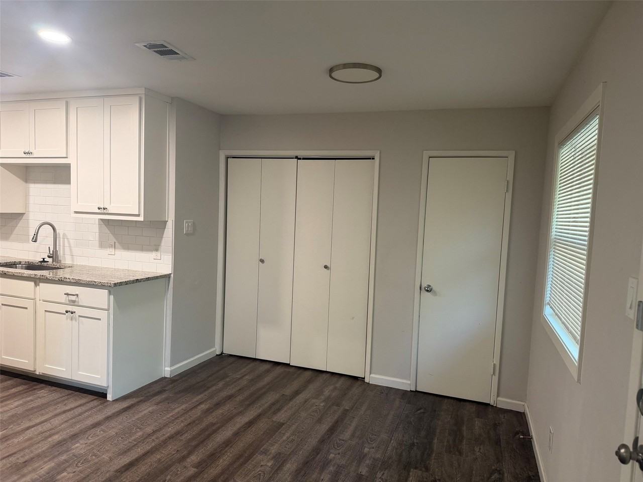 1301 N Waterview Dr - Photo 6 of 16