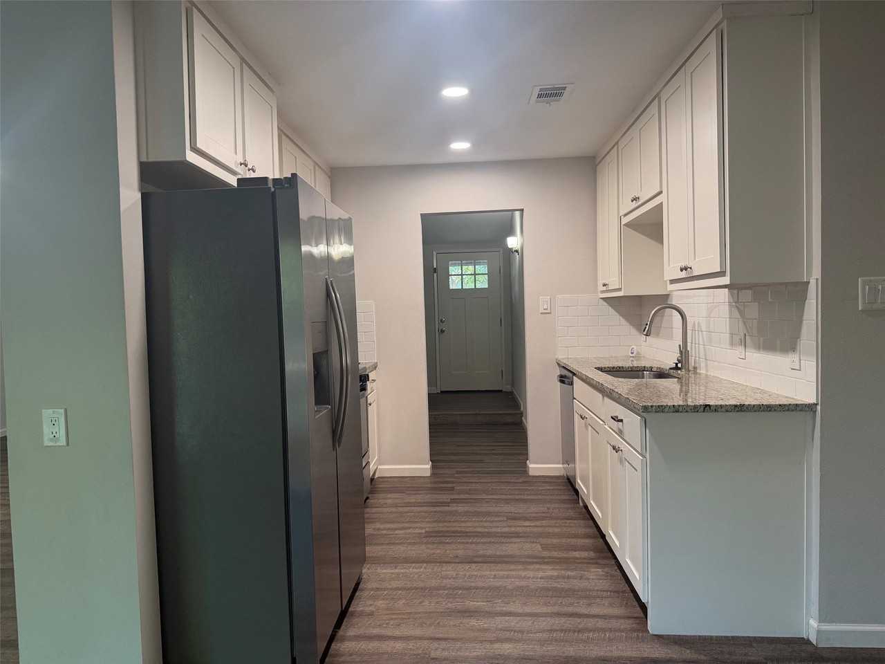 1301 N Waterview Dr - Photo 7 of 16