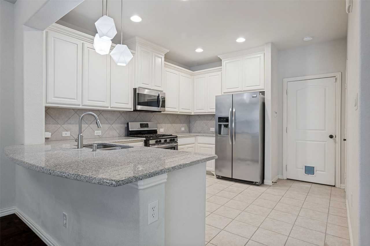 723 Matthew Pl - Photo 3 of 23