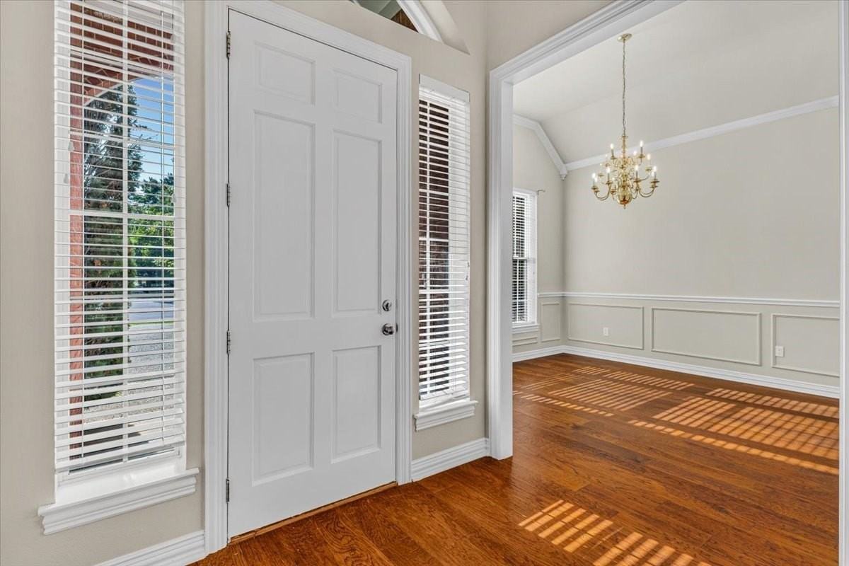 716 Ticonderoga Dr - Photo 4 of 40