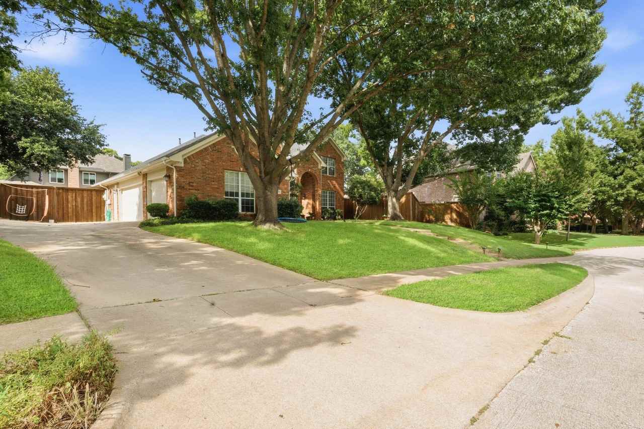 3204 Chaucer Ln - Photo 3 of 31
