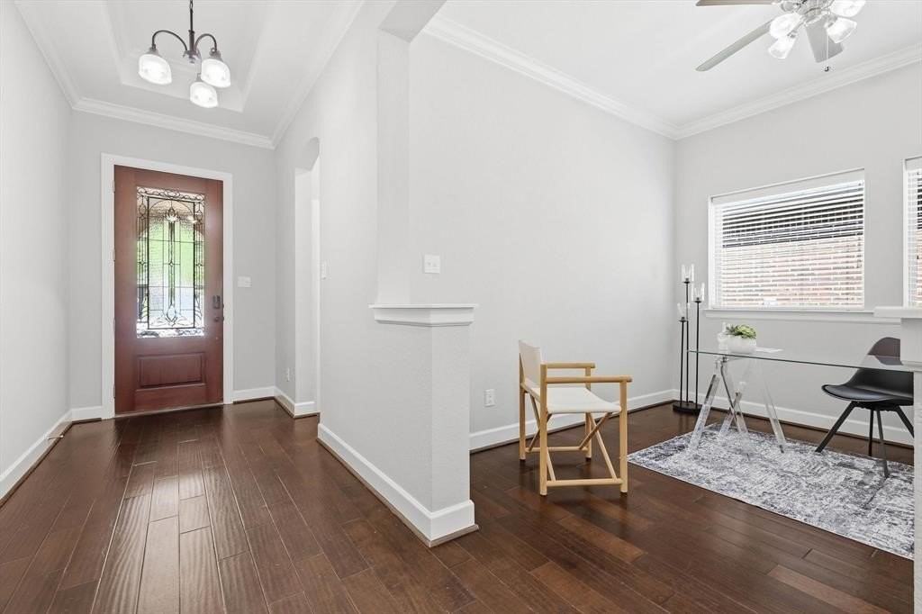 1533 8th St - Photo 3 of 18
