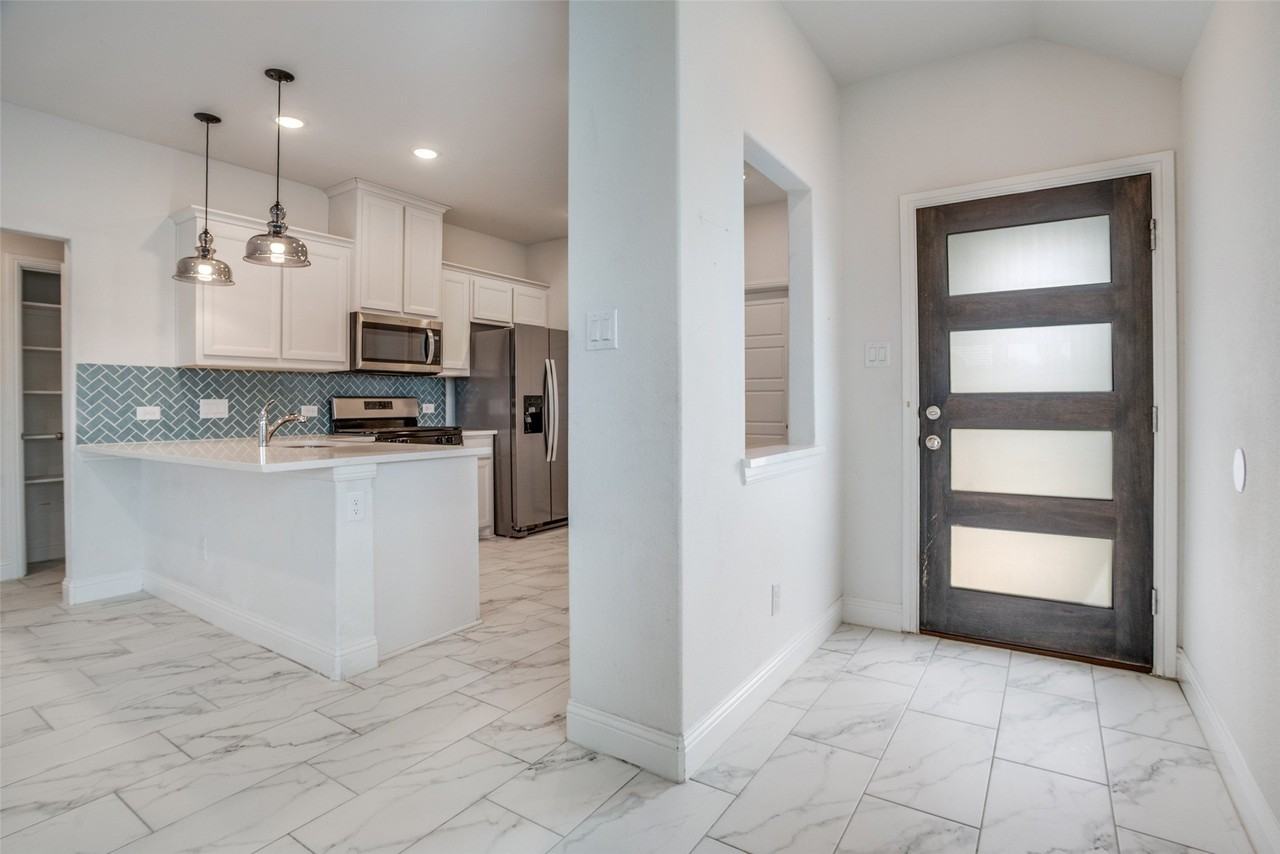 229 Town Park Ave - Photo 3 of 26
