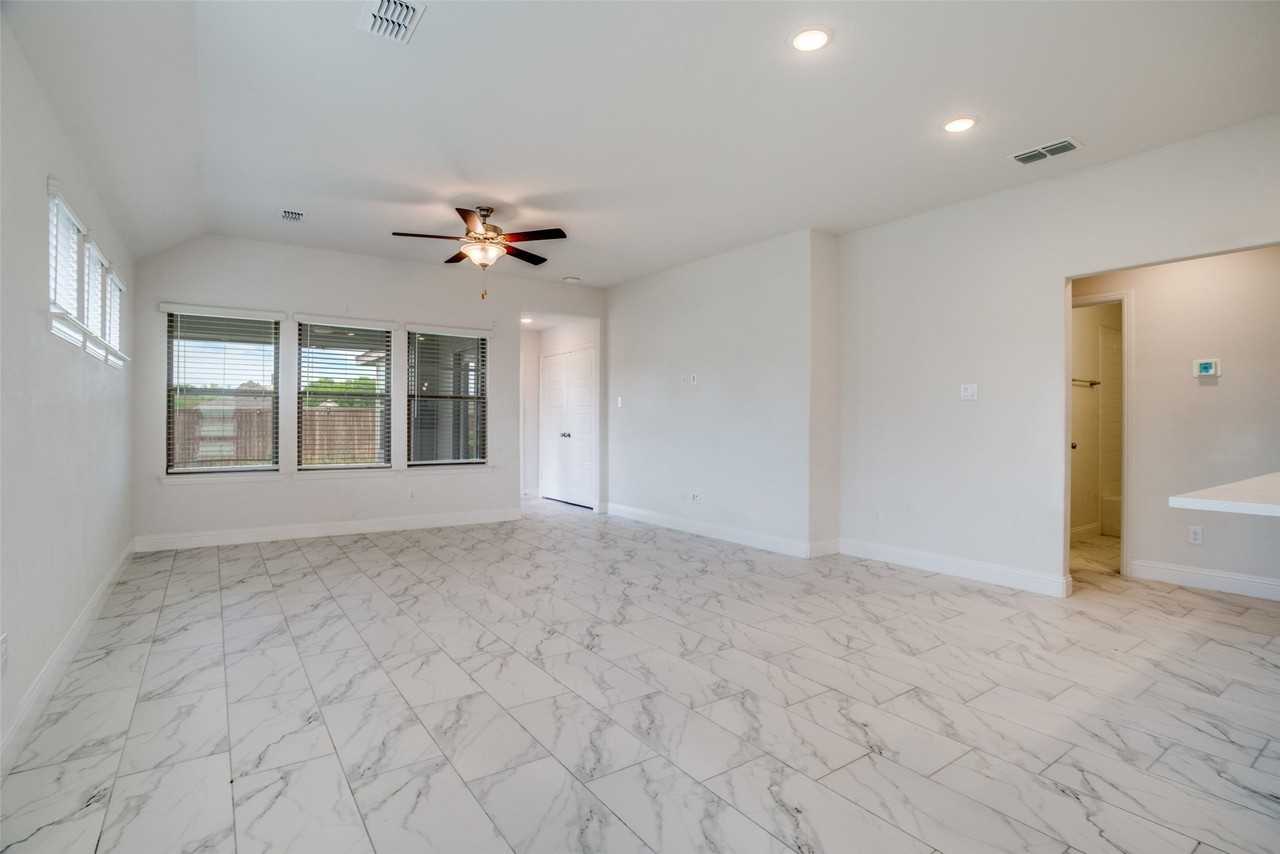 229 Town Park Ave - Photo 4 of 26