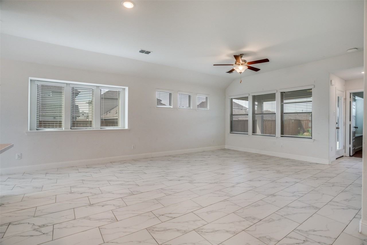 229 Town Park Ave - Photo 5 of 26
