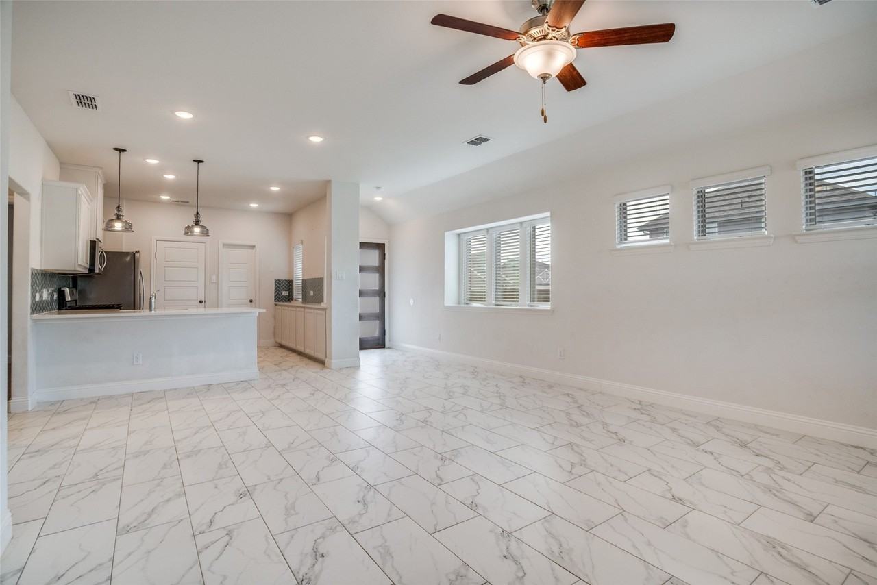 229 Town Park Ave - Photo 6 of 26