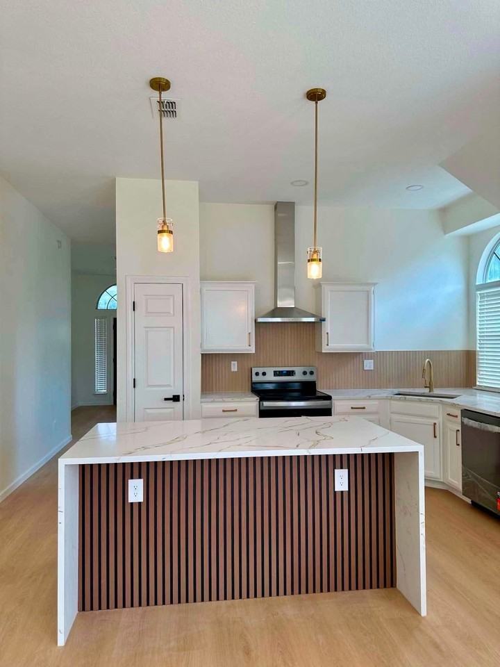 2201 Woodglen Dr - Photo 2 of 12