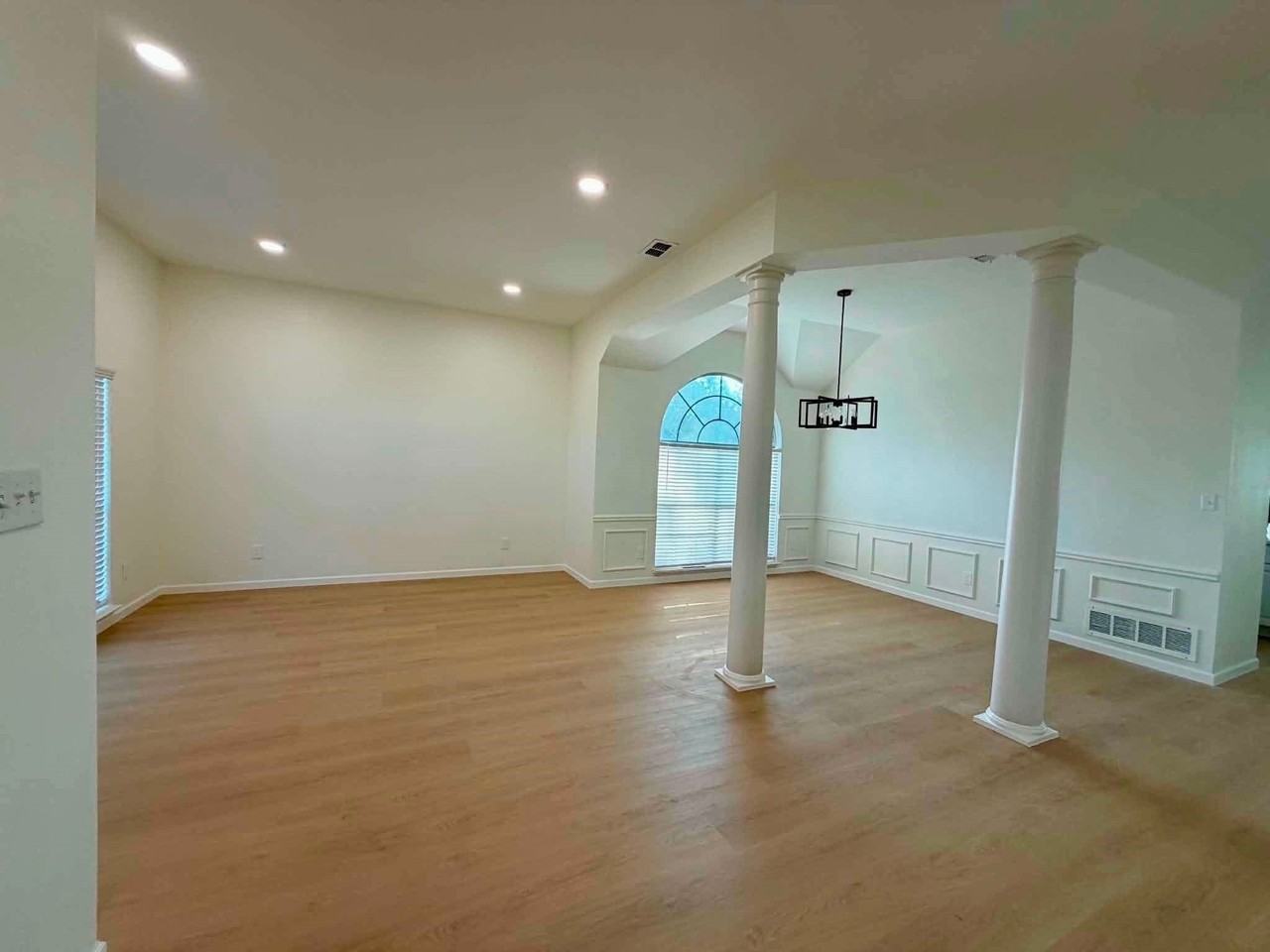 2201 Woodglen Dr - Photo 5 of 12