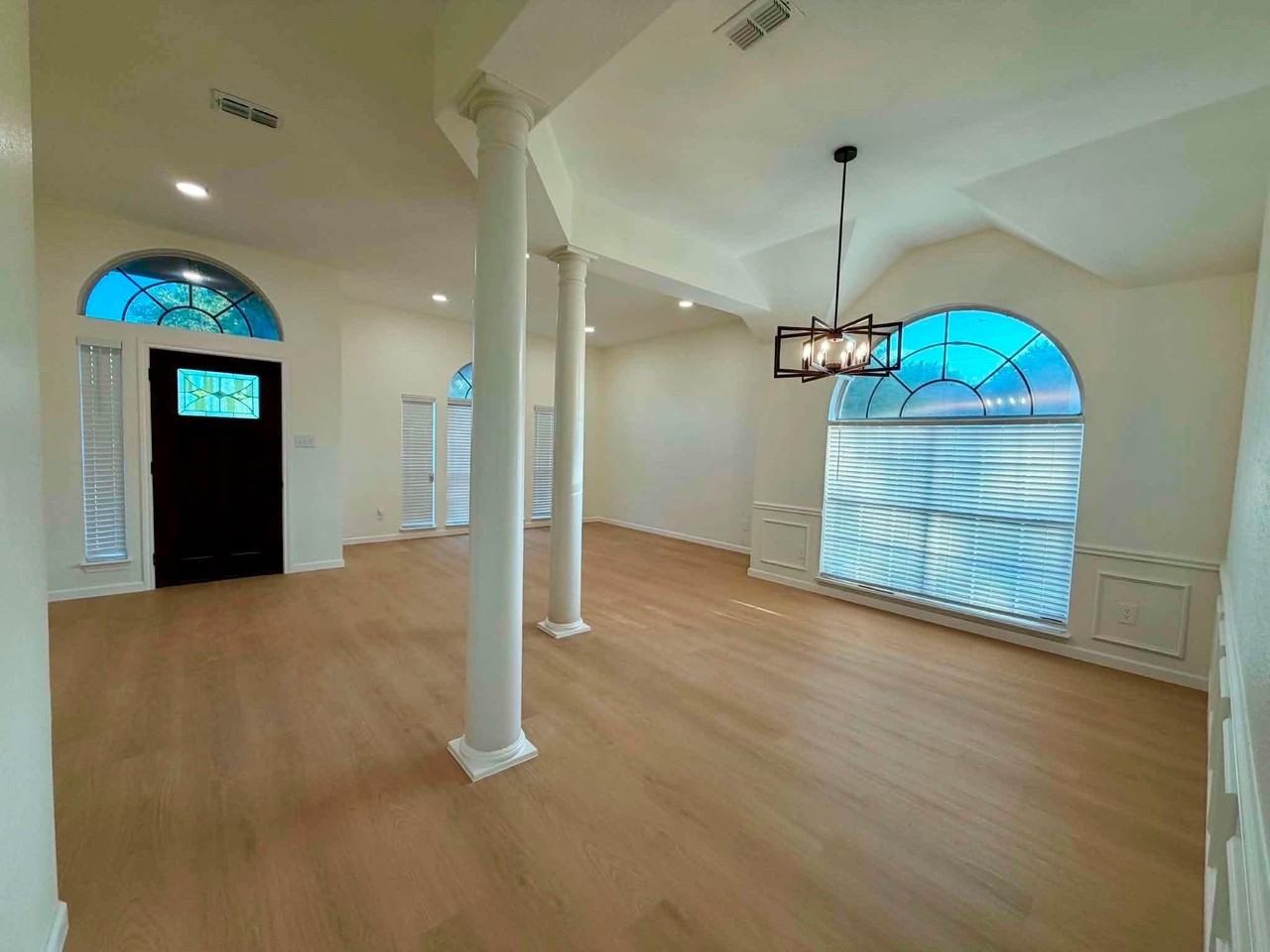 2201 Woodglen Dr - Photo 6 of 12
