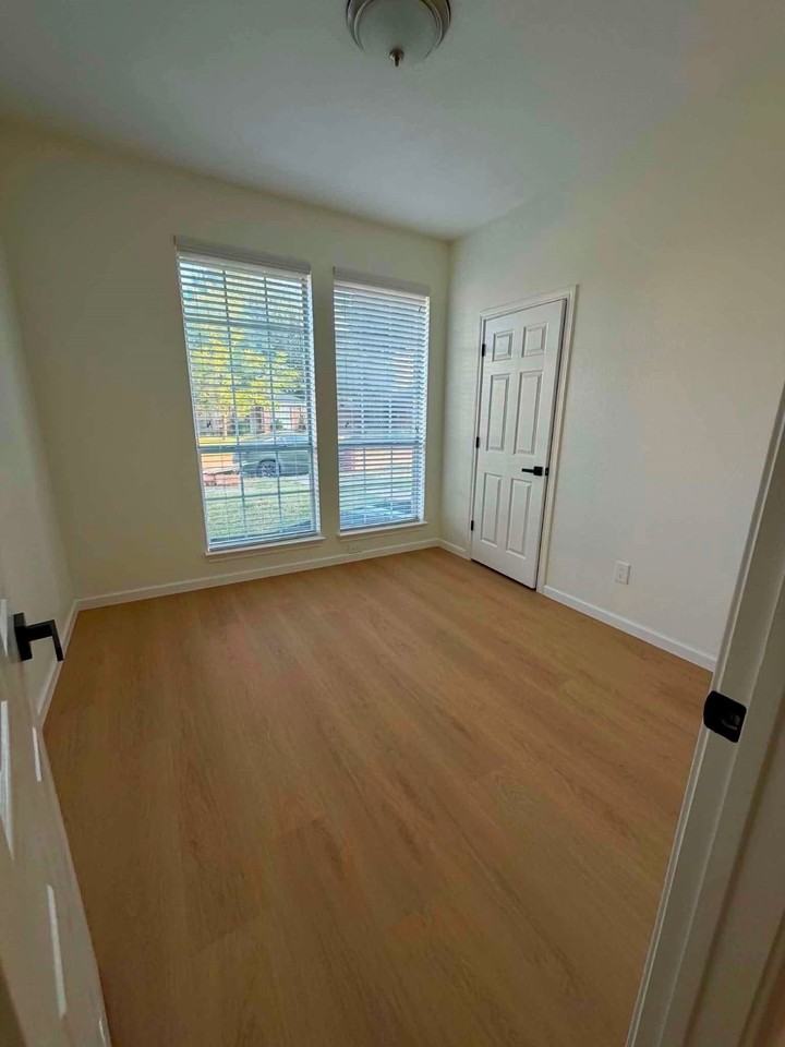 2201 Woodglen Dr - Photo 7 of 12