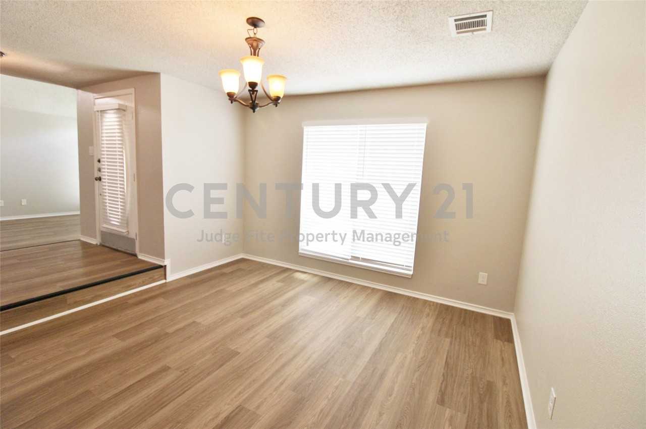 729 Rawlins Dr - Photo 3 of 18