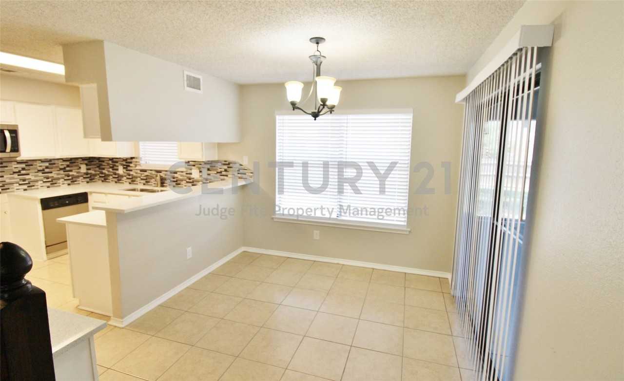 729 Rawlins Dr - Photo 4 of 18