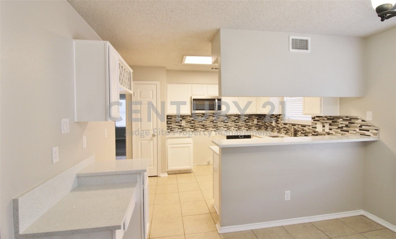 729 Rawlins Dr - Photo 5 of 18