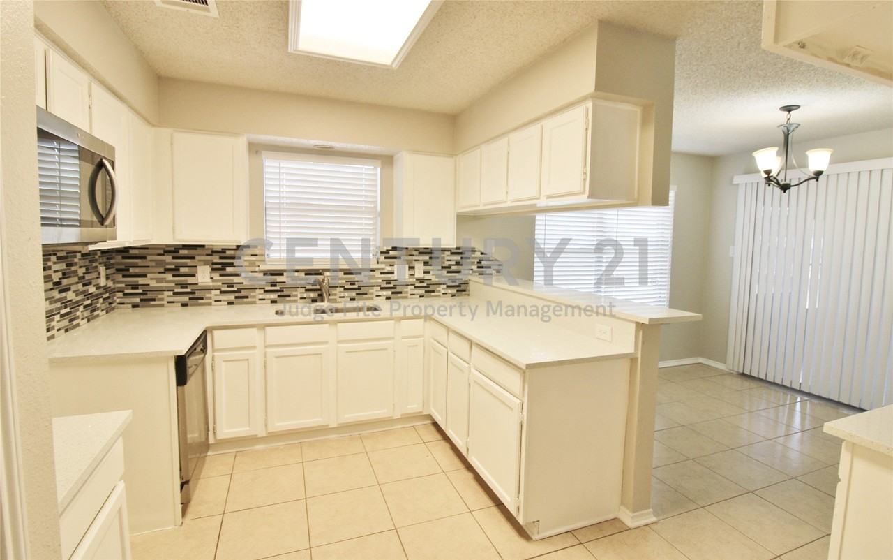 729 Rawlins Dr - Photo 6 of 18