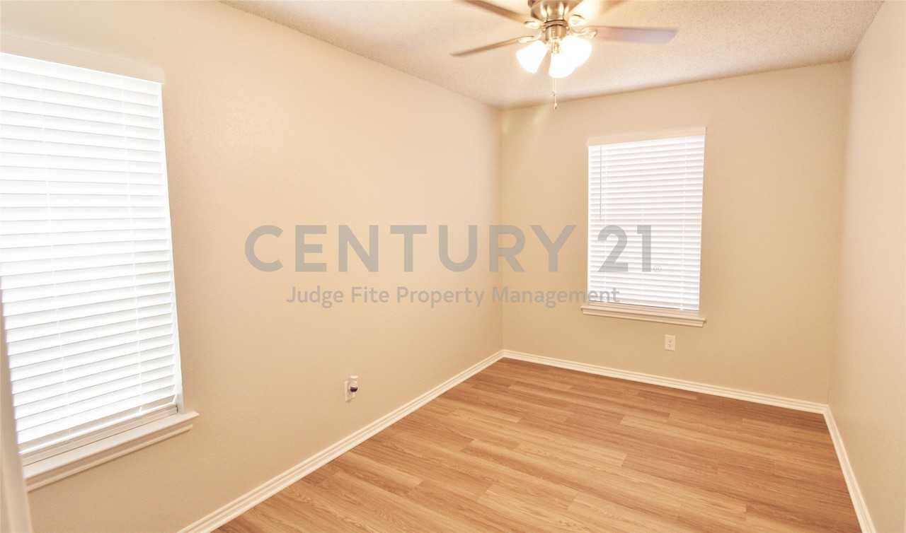 729 Rawlins Dr - Photo 7 of 18
