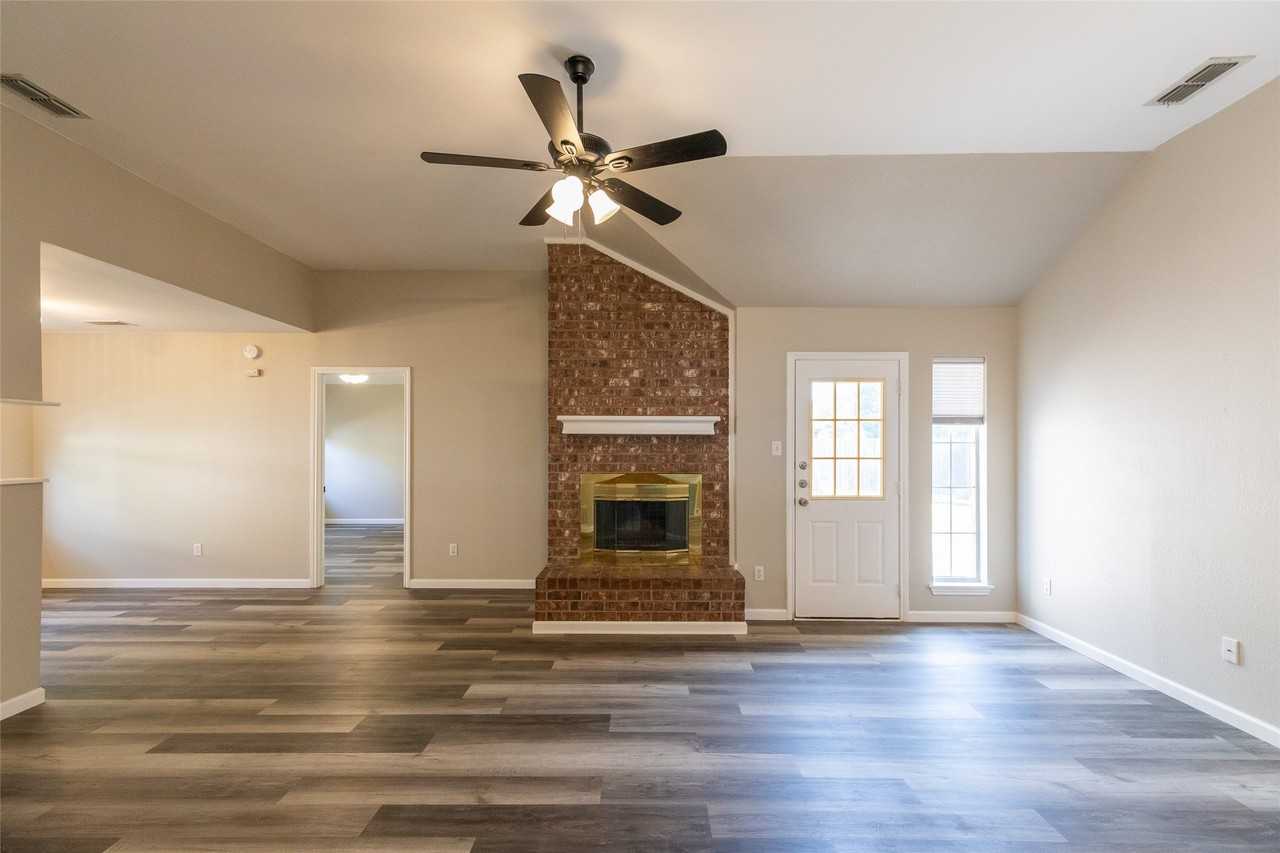 6025 Duchess Ave - Photo 4 of 31