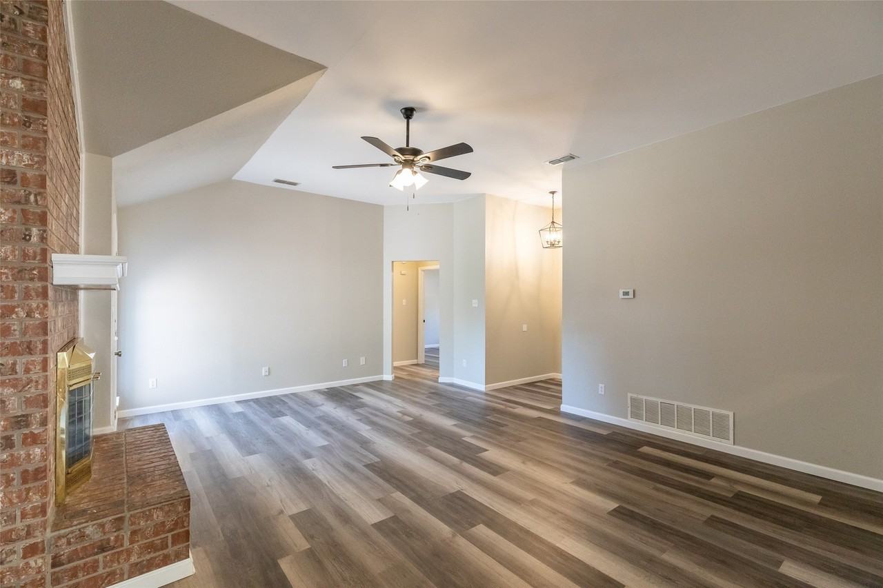 6025 Duchess Ave - Photo 6 of 31
