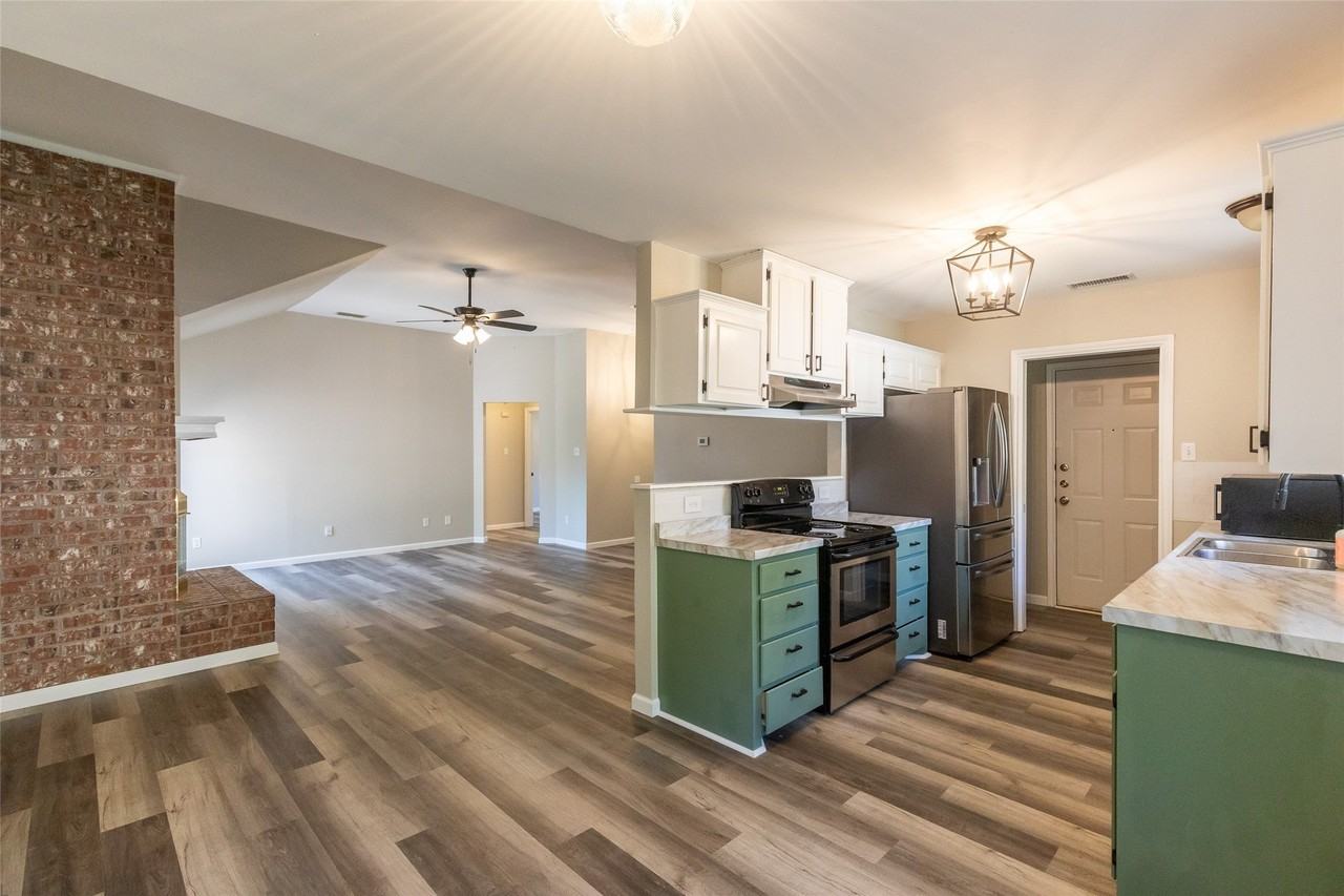 6025 Duchess Ave - Photo 7 of 31