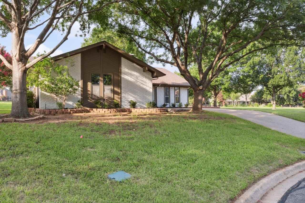 1308 Clubhouse Ct - Photo 2 of 30
