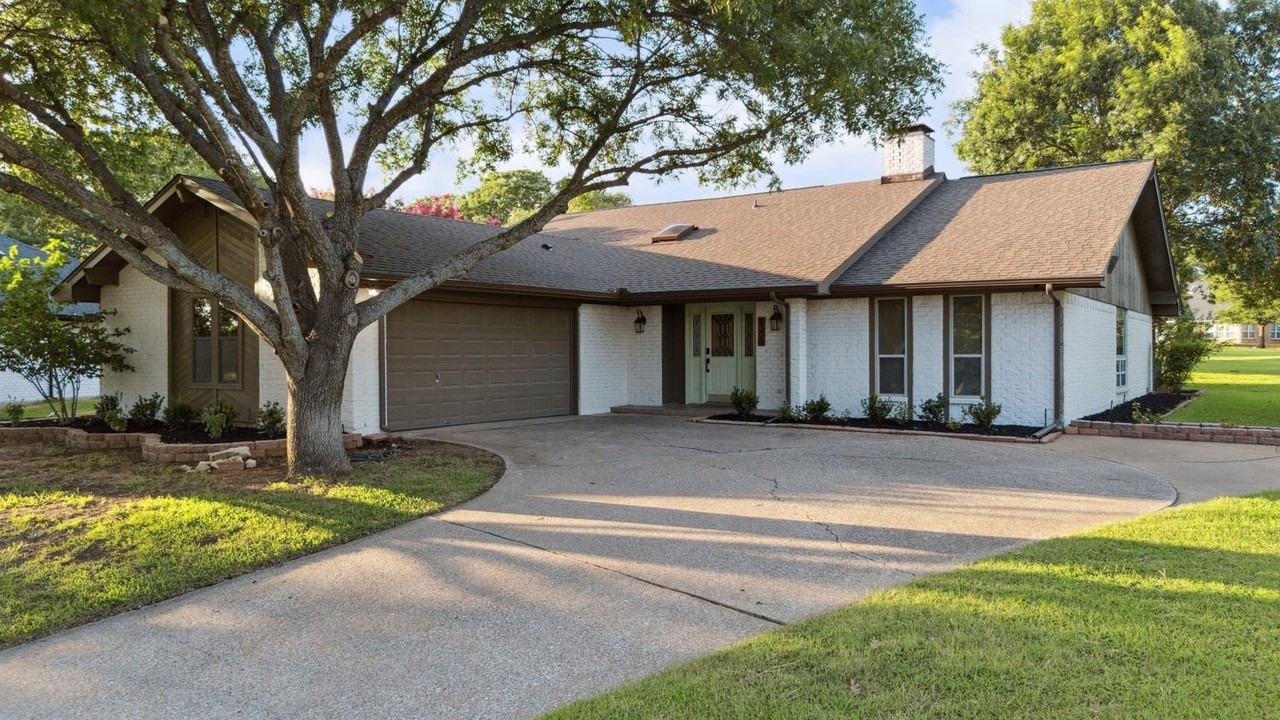 1308 Clubhouse Ct - Photo 6 of 30
