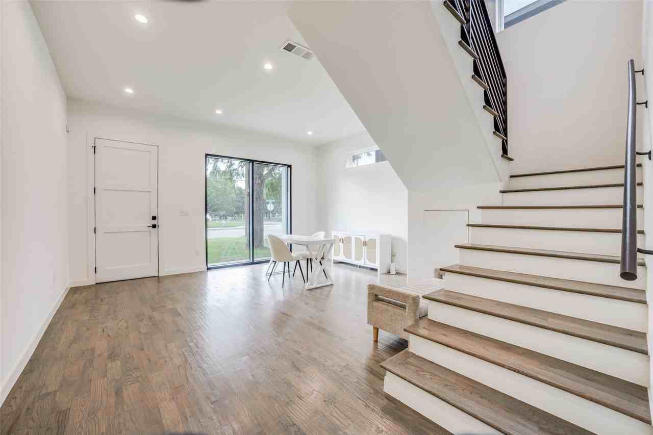 3423 N Winnetka Ave - Photo 2 of 12