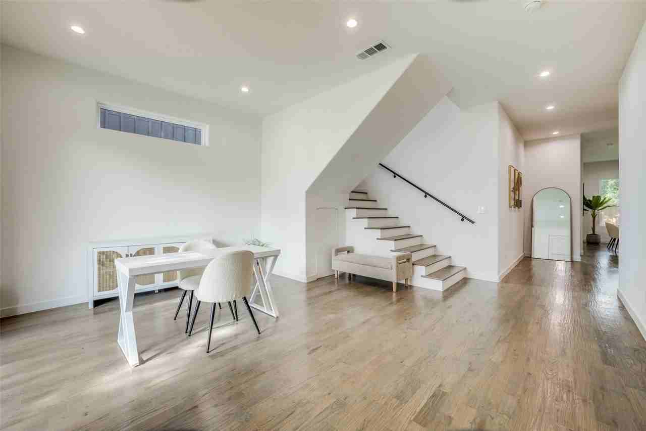 3423 N Winnetka Ave - Photo 3 of 12